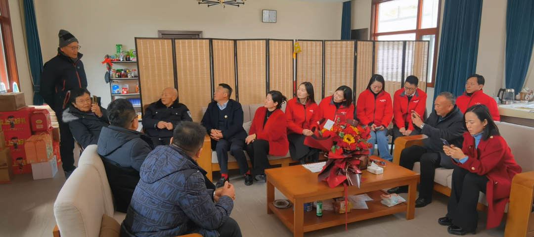 昊東公司一行看望胡正先老紅軍，聆聽那段可歌可泣的英雄歷史